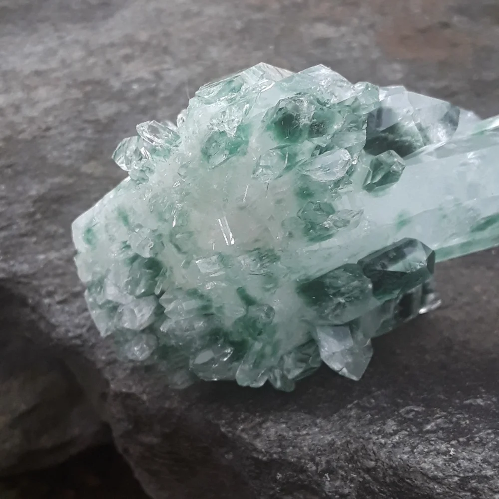 Green phantom quartz crystal cluster, lab-grown - Picture 6 of 8
